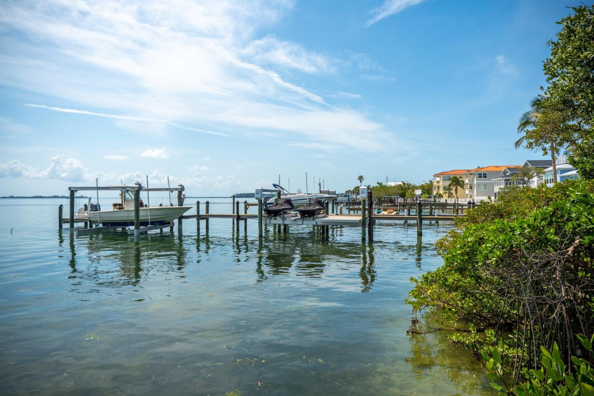 Tides Inn On The Bay Vacation Homes 布雷登顿海滩 外观 照片