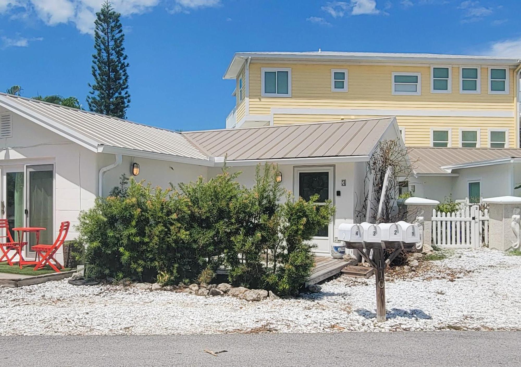 Tides Inn On The Bay Vacation Homes 布雷登顿海滩 外观 照片